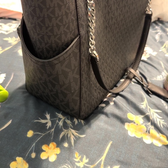 Micheal Kors Black Purse - Picture 2 of 7